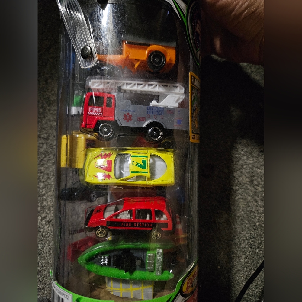 Toys - Picture 2 of 4